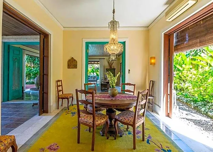 Classic Village 4 Bedroom Private Pool バリ島