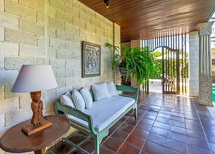 Classic Village 4 Bedroom Private Pool バリ島
