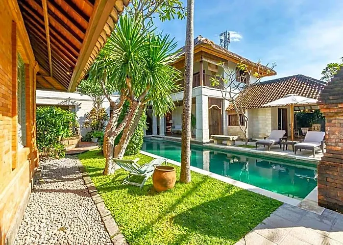 Classic Village 4 Bedroom Private Pool 4* バリ島